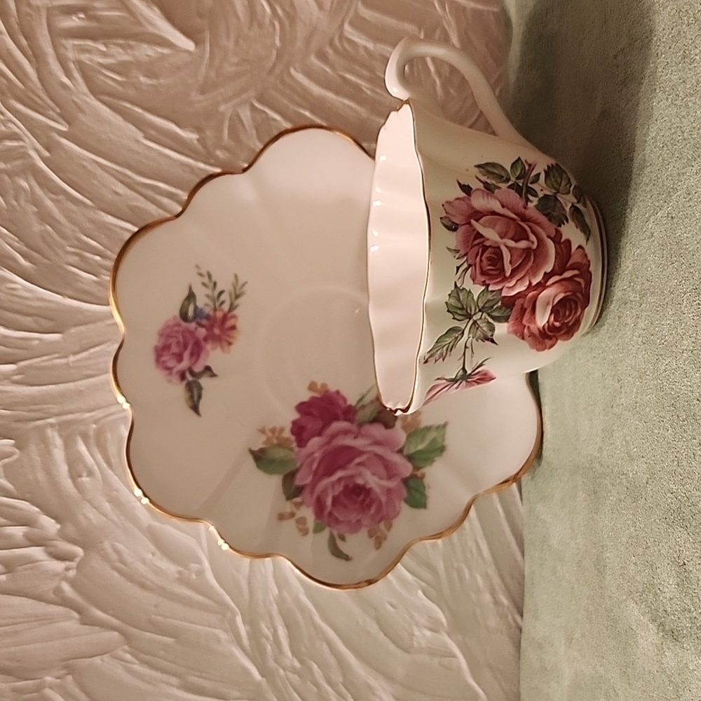 Royal crown vintage roses teacup and saucer England